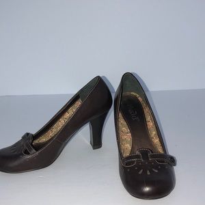 Used brown pumps